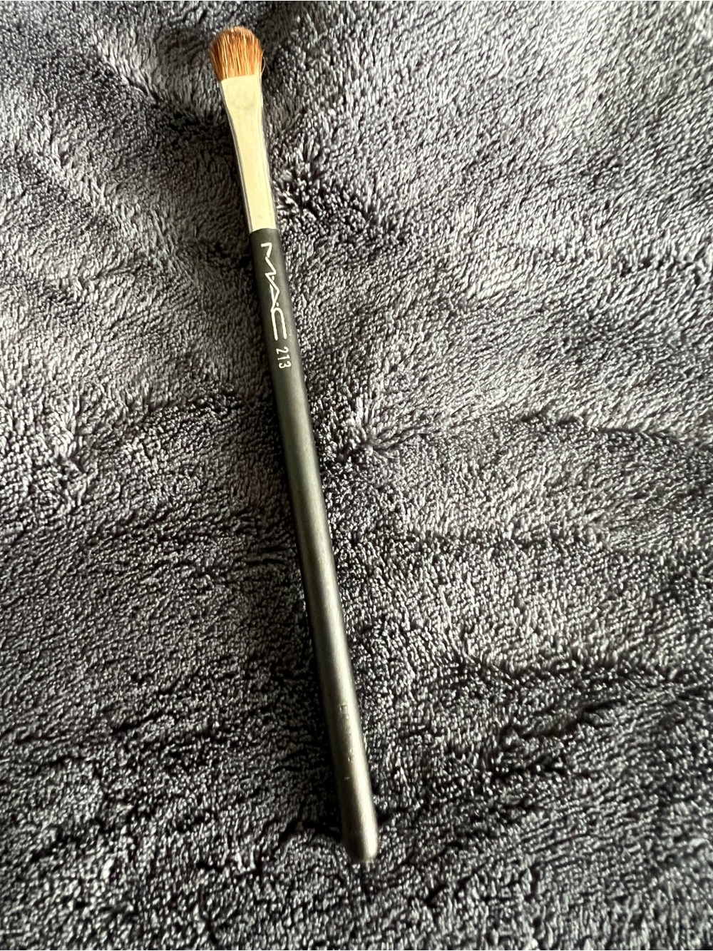 MAC Cosmetics Eyeshadow Brush 213 - natural hair